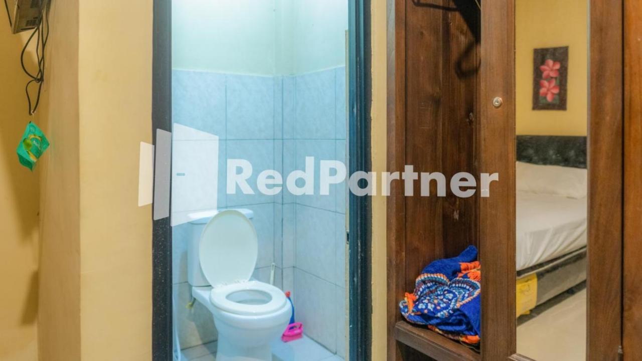 Vandhela Homestay Syariah Mitra Reddoorz Surabaia Exterior foto