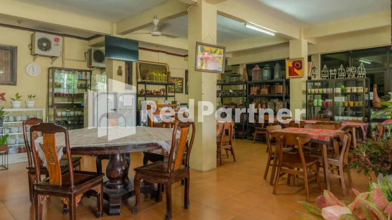 Vandhela Homestay Syariah Mitra Reddoorz Surabaia Exterior foto