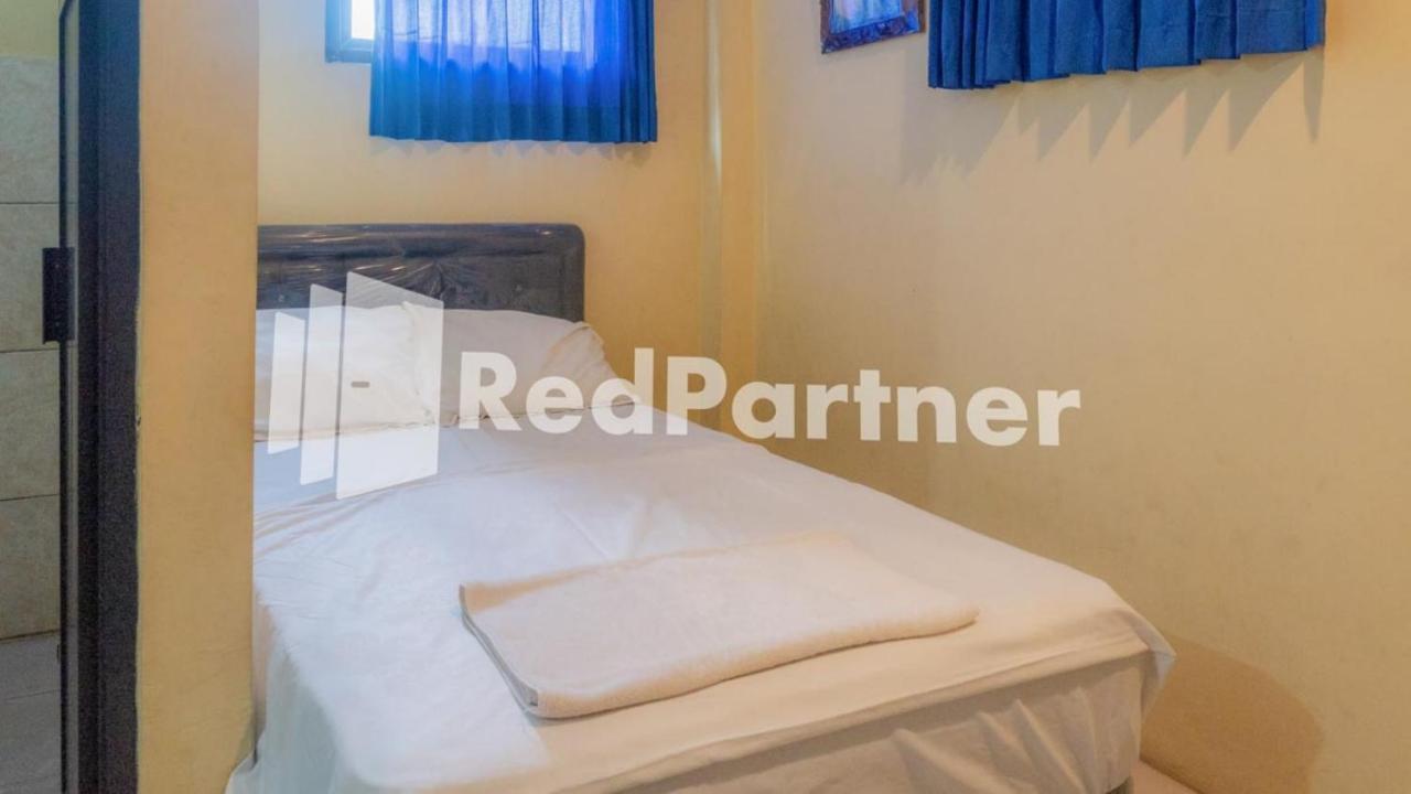 Vandhela Homestay Syariah Mitra Reddoorz Surabaia Exterior foto