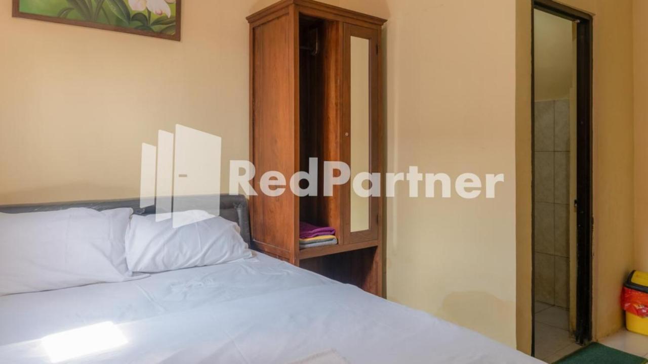 Vandhela Homestay Syariah Mitra Reddoorz Surabaia Exterior foto