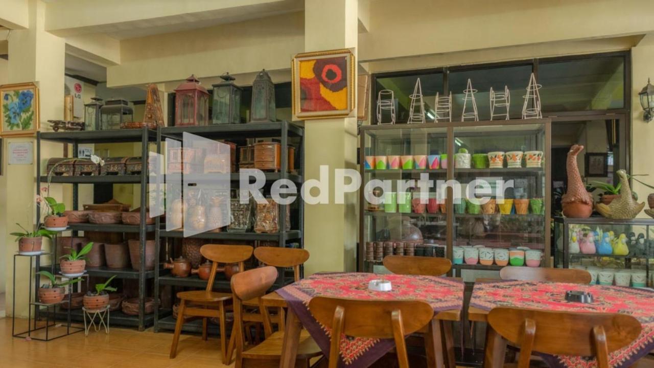 Vandhela Homestay Syariah Mitra Reddoorz Surabaia Exterior foto
