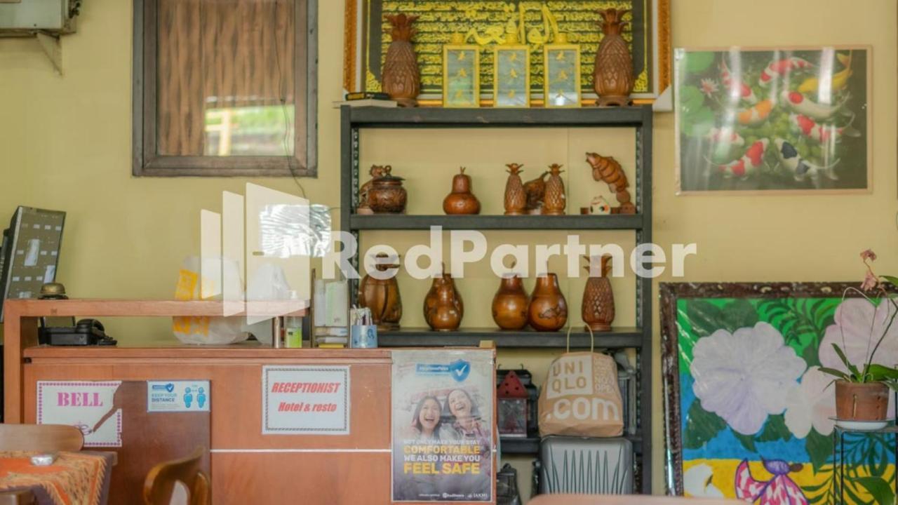 Vandhela Homestay Syariah Mitra Reddoorz Surabaia Exterior foto