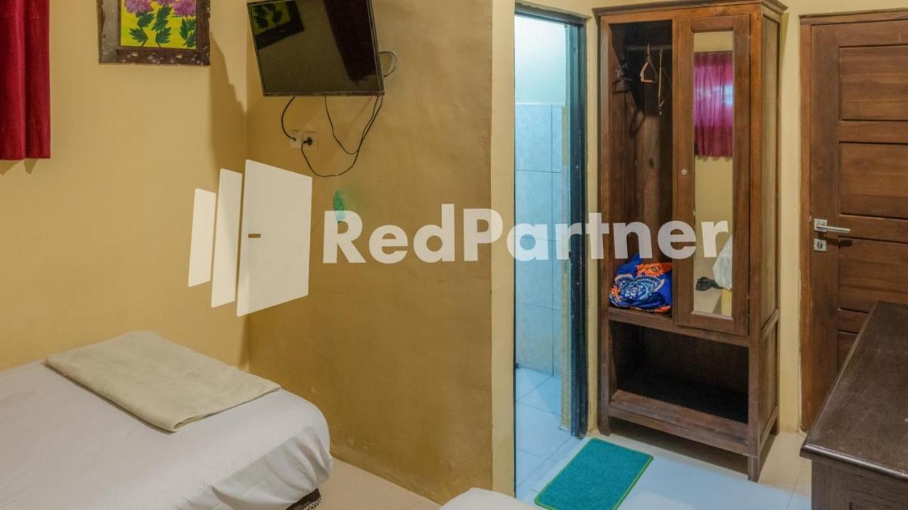 Vandhela Homestay Syariah Mitra Reddoorz Surabaia Exterior foto