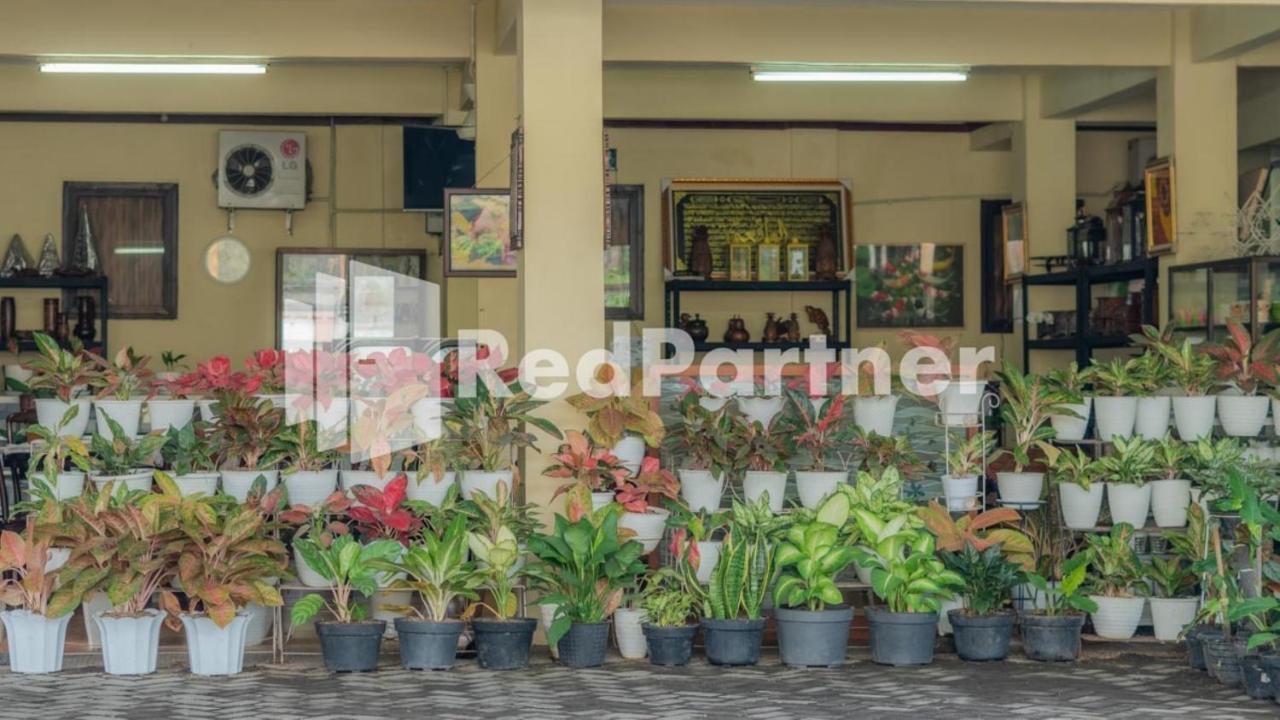 Vandhela Homestay Syariah Mitra Reddoorz Surabaia Exterior foto