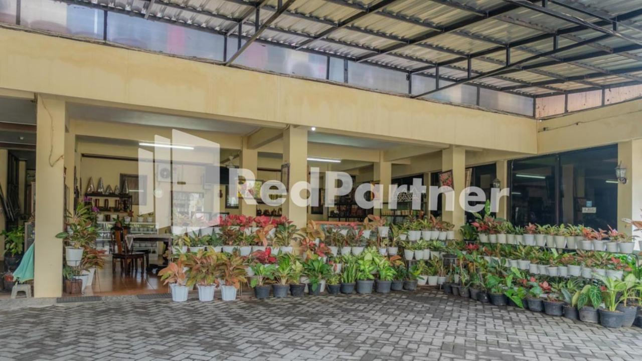 Vandhela Homestay Syariah Mitra Reddoorz Surabaia Exterior foto